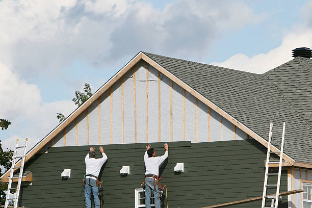 Professional Siding Contractor technician working in Franklin, NJ